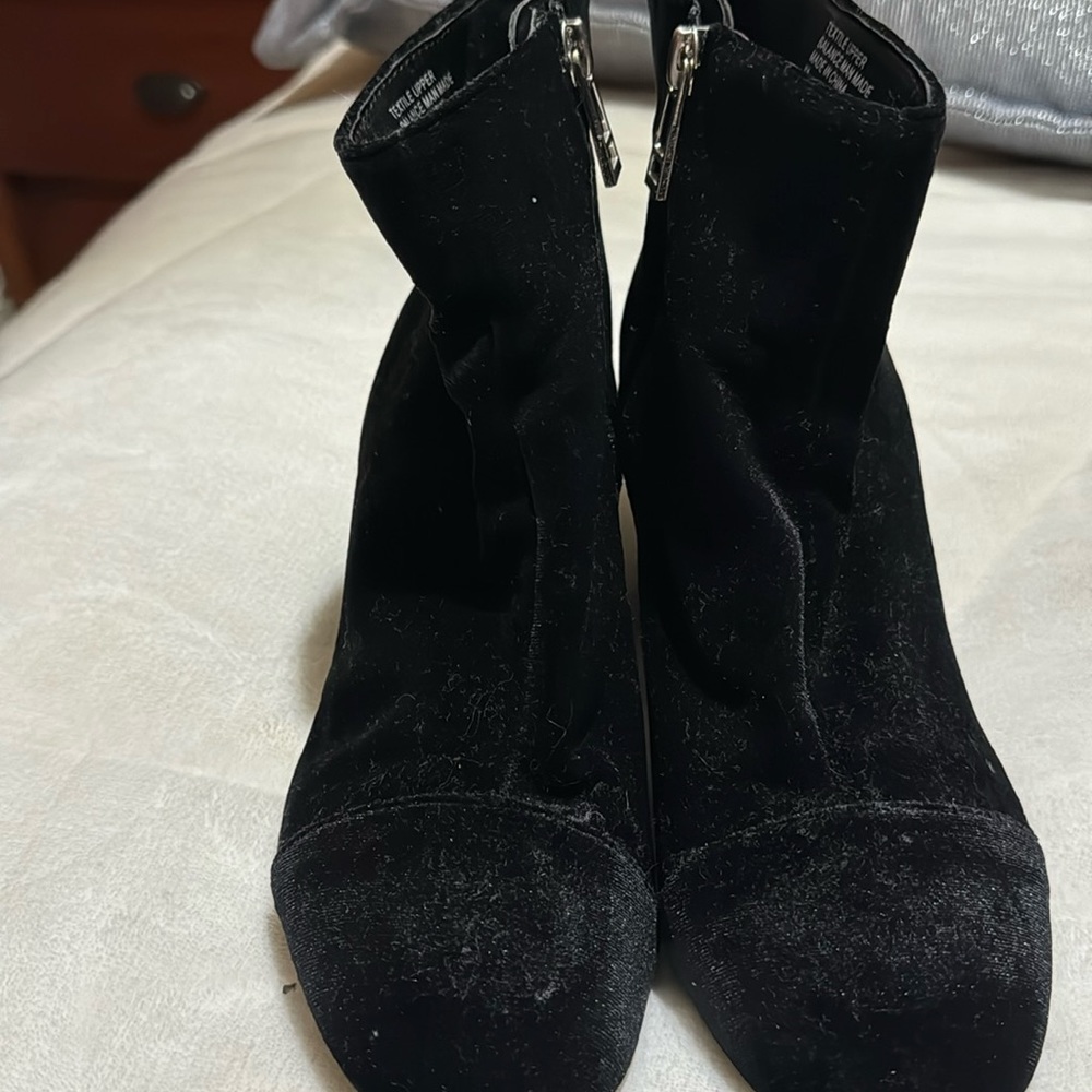 Cute booties to wear with dresses and jeans!